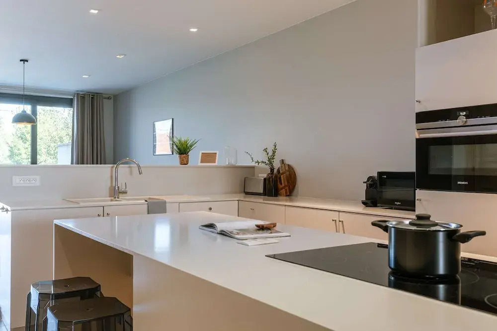 House Tilo Charming Holiday Home in Ypres for 8 Guests History Nature and Relaxation