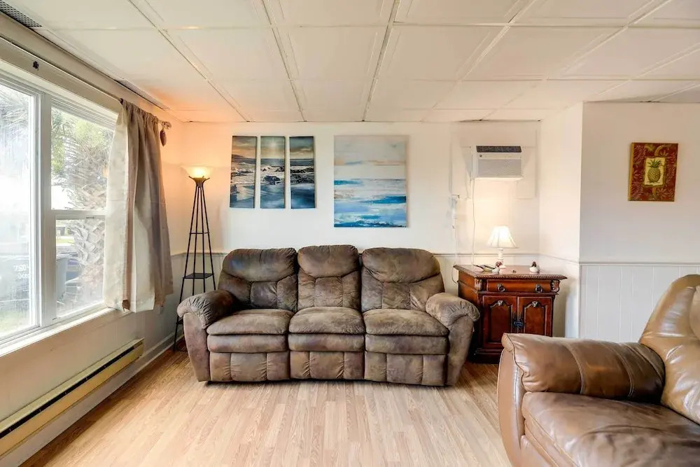 1 Ocean Fun:' Emerald Isle Apt, Steps to Beaches!
