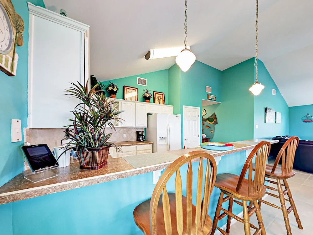 Royal Palm Home 3 Bedrooms 2 Bathrooms Home