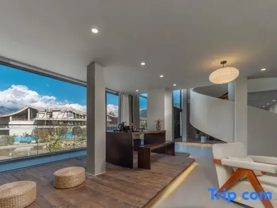 See the mountains as if you were meeting each other Loft Villa·Snow Mountain Resort Hotel
