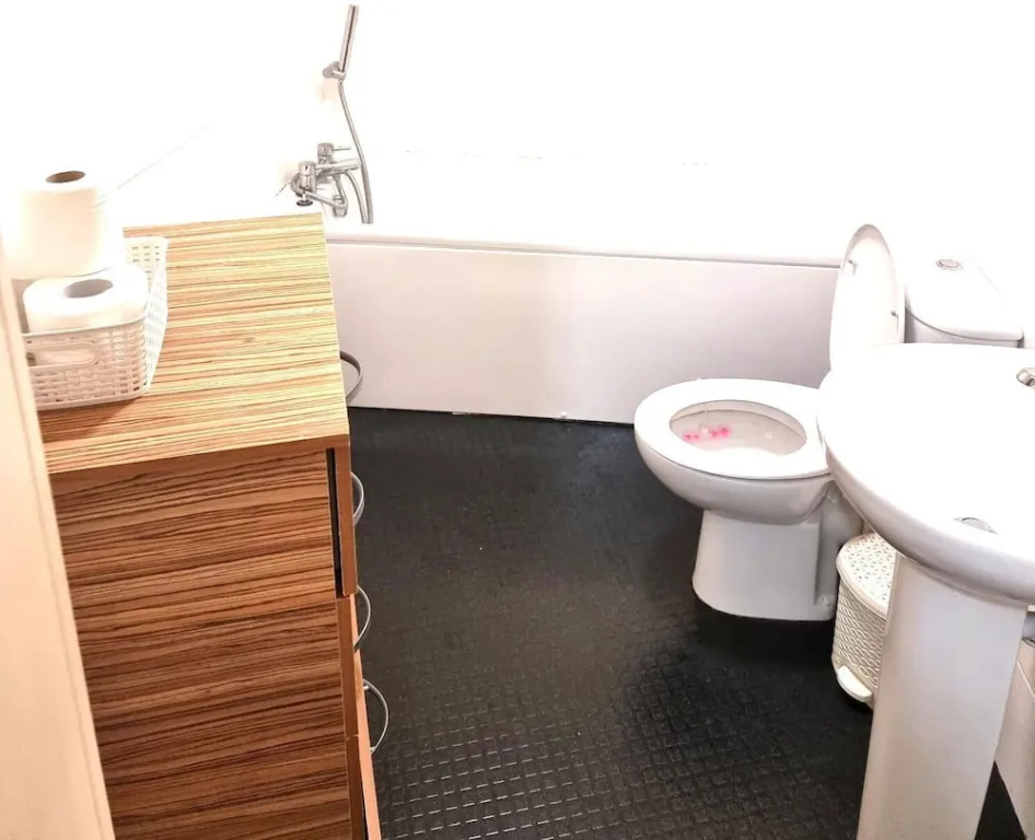 Central 2-bedroom Apartment, Chelmsford, Parking