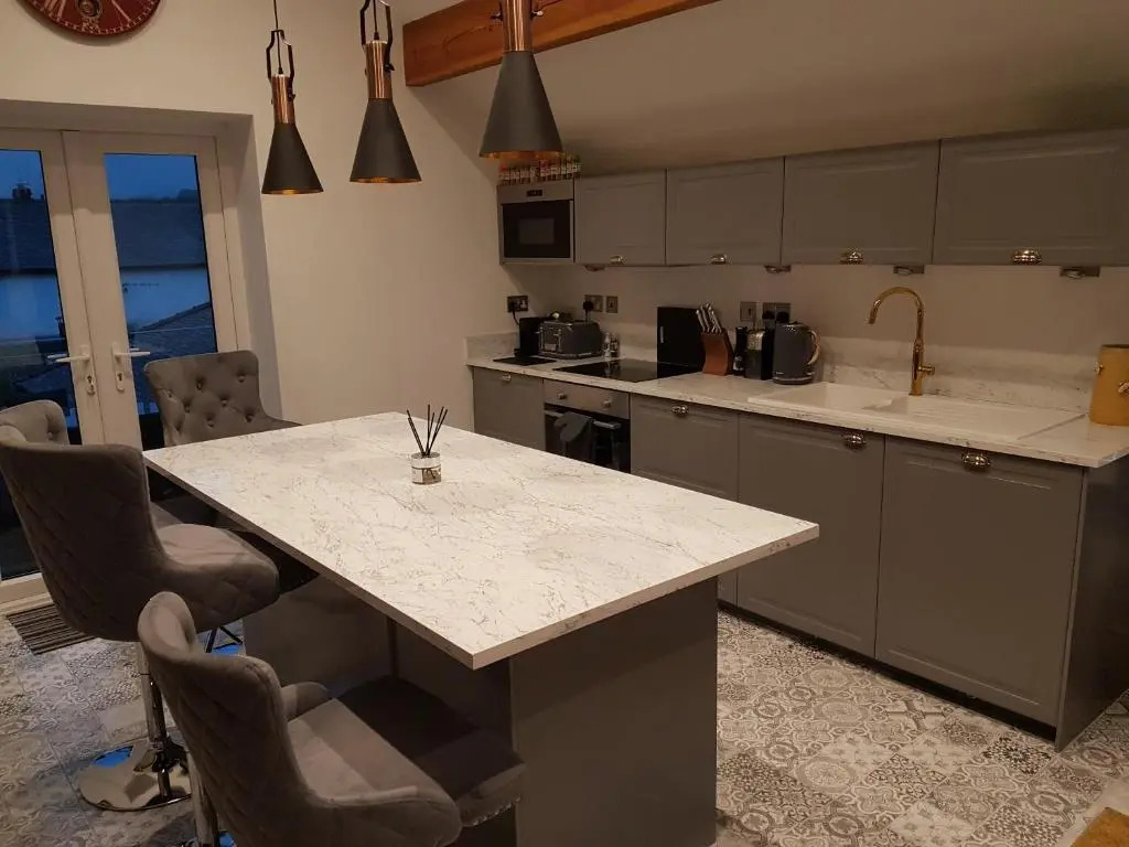 Central Windermere Luxury two bed Apartment Dog Friendly