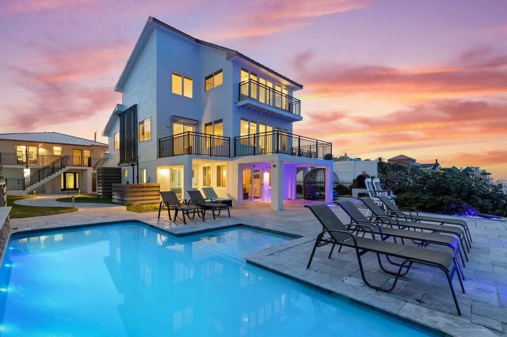 Oceanfront Pool House 7 Bedrooms 7 Bath 2 Kitchens