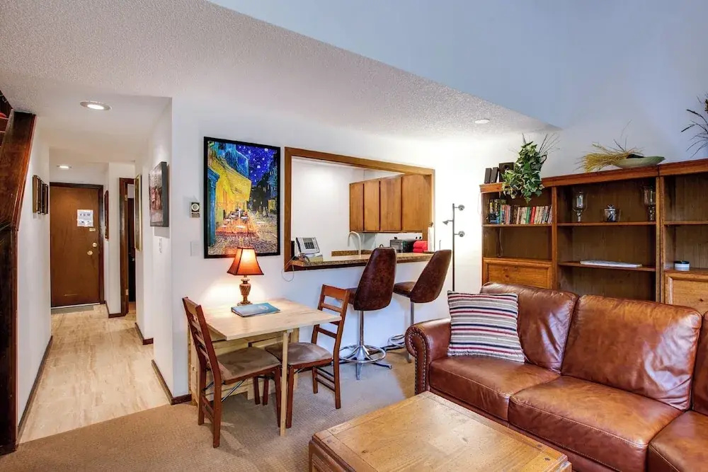 Snowater Condo Story Condo With Wifi- Sleeps 4 - Beautifully Decorated