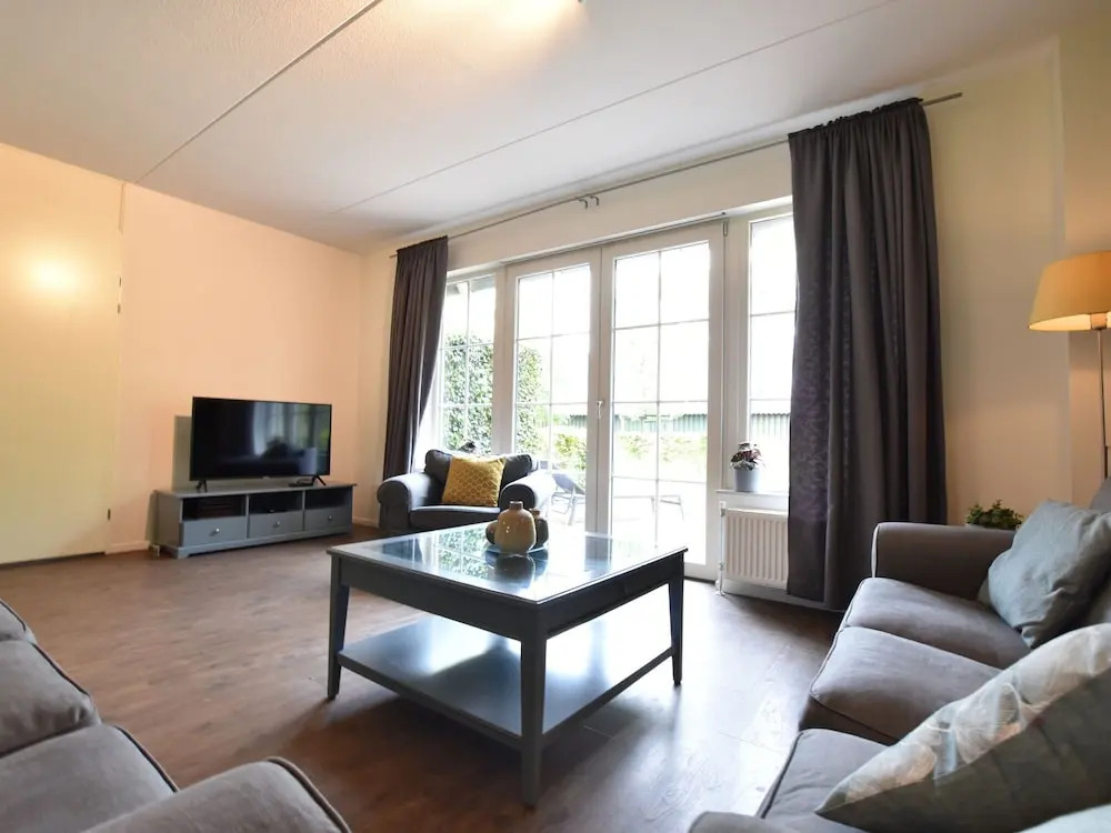 Semi-detached Holiday Home With Petting Zoo, Mini Golf and Playground in Enter