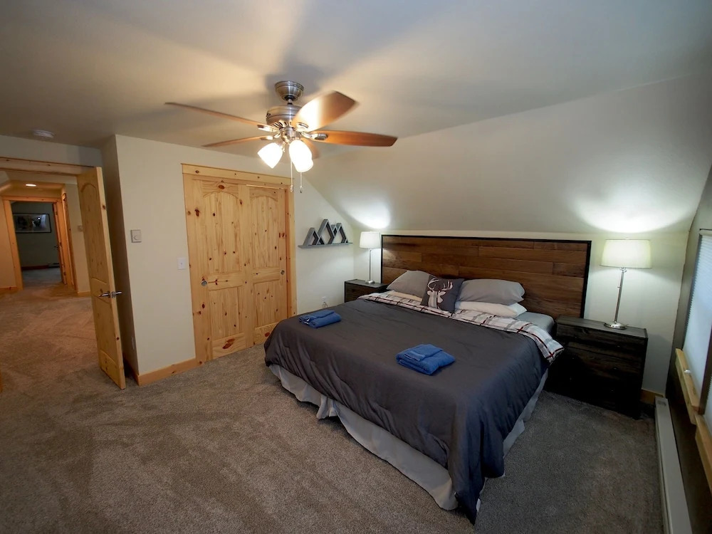 12907 Nathrop - 4 Bedroom Cabin