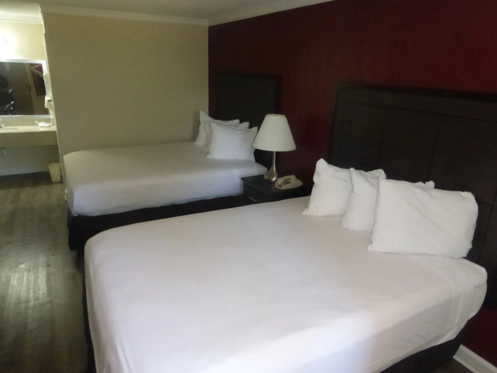 Отель Days Inn by Wyndham Forrest City I-40