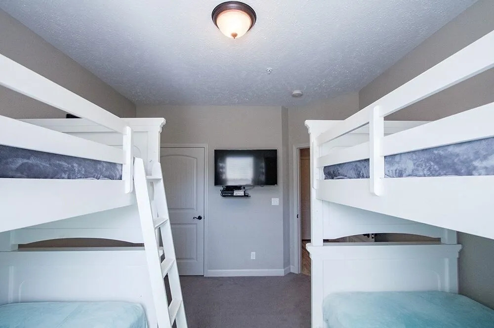 Whole In One 12 Bedroom Condo