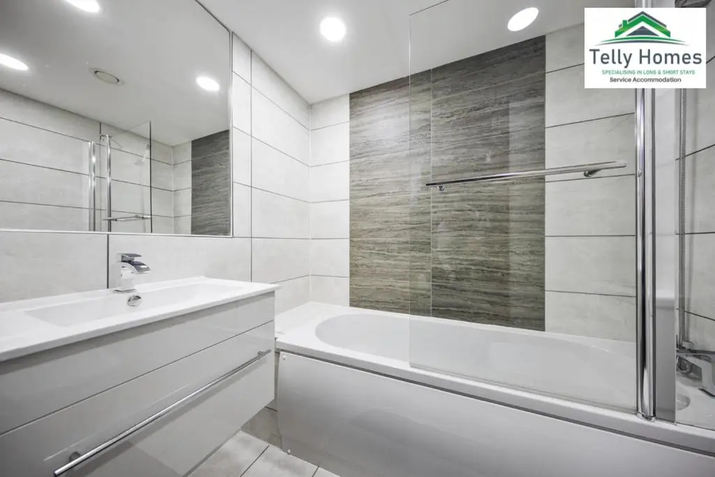 By NEC and Airport- 5 percent off weekly and 10 percent off monthly bookings-1 Bedroom Apartment at Telly Homes Limited Birmingham - Free WiFi, Aster unit