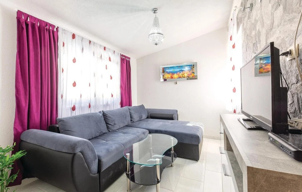 Holiday Home Bok