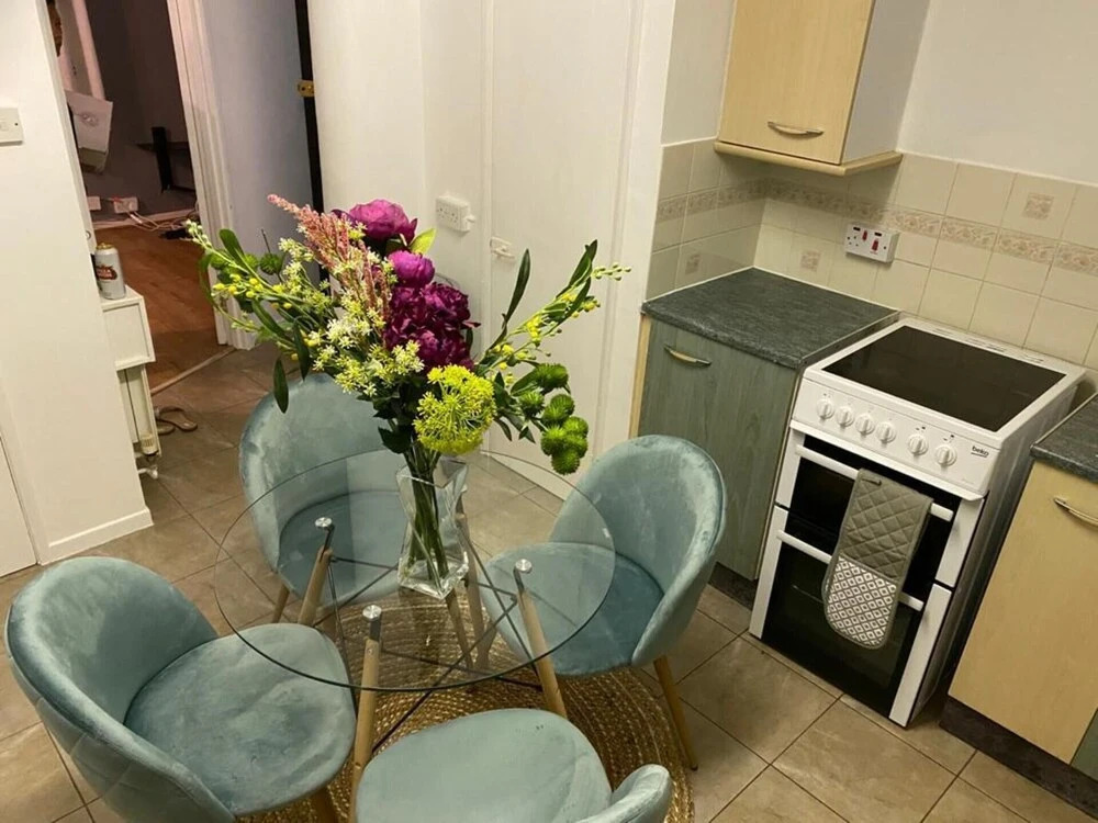 Impeccable 2 bed Flat in Ashford Near Ashford Int