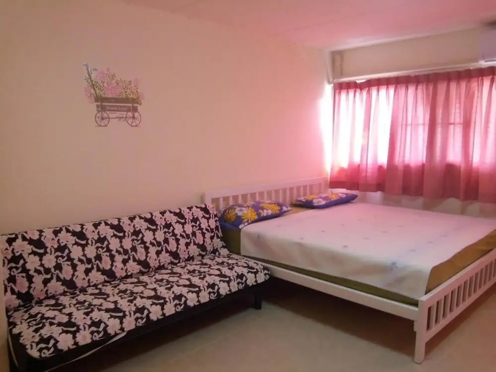 Chan Kim Don Mueang Guest House, free parking space and free Wifi