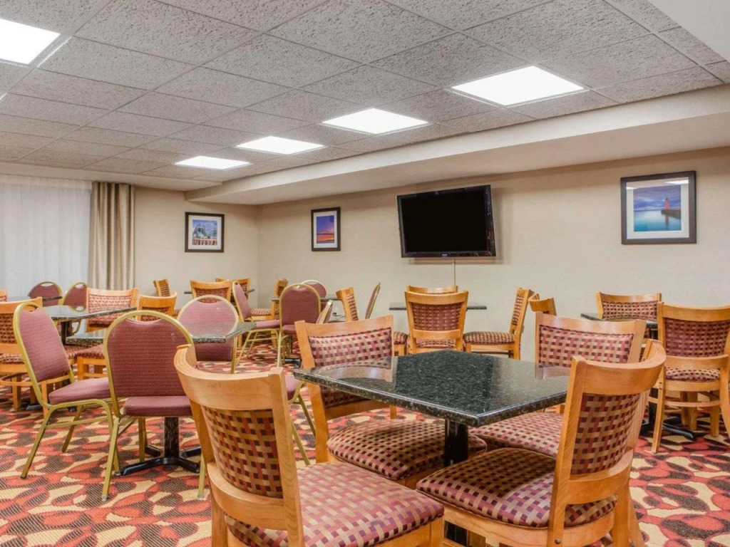 Comfort Inn & Suites Jackson - West Bend