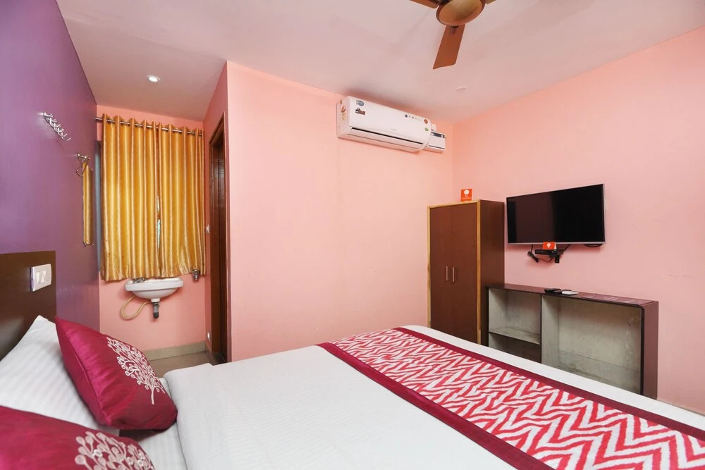 Oyo 6637 Hotel Bvn Grand