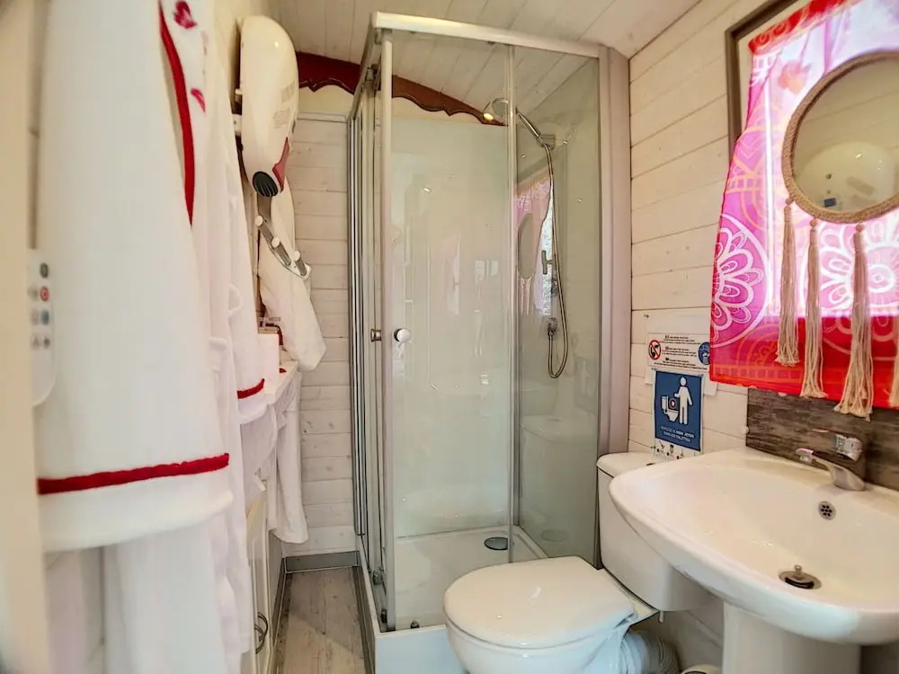 MAS MAURANE-Roulotte avec SPA privé