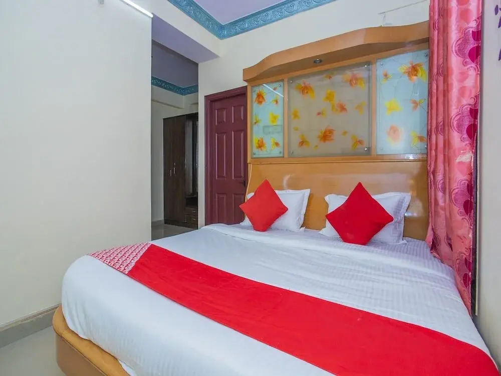 New Aishwarya Comforts By OYO Rooms