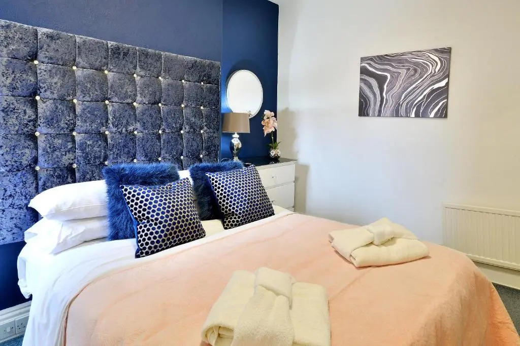 Rooms at 153 ROOM ONLY