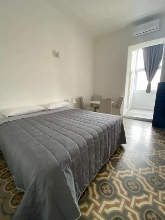 Bari LandLord 242