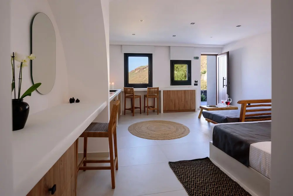 Ryolithos Suites