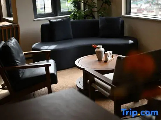 Shiwai Qilan Homestay (Kangding Love Song Square Liuliu City)