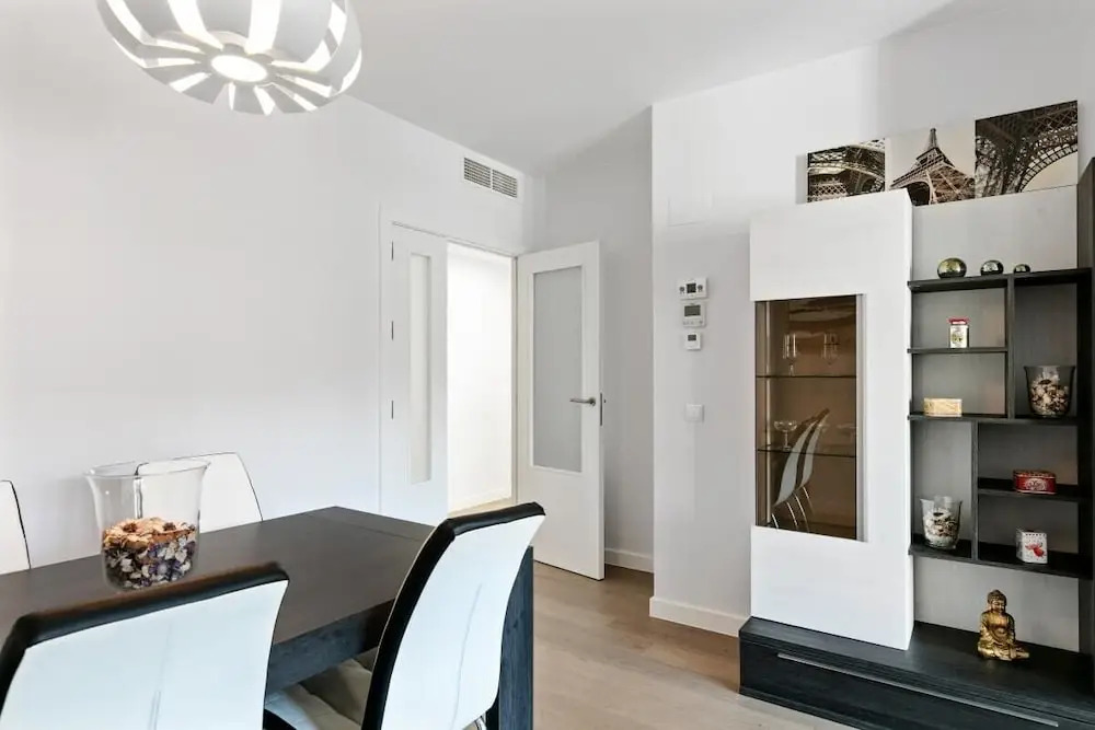 Stunning 2 Bed Apt, Sleeps 6 nr Adelfas