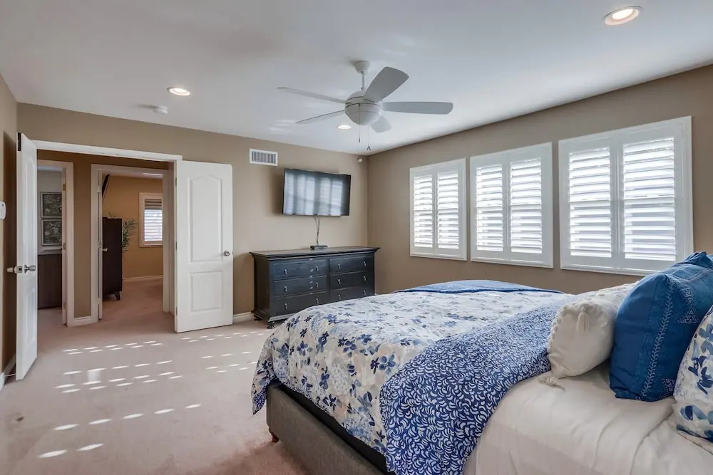 Beautiful Backyard Oasis 5 bedroom 3 Bathroom Home