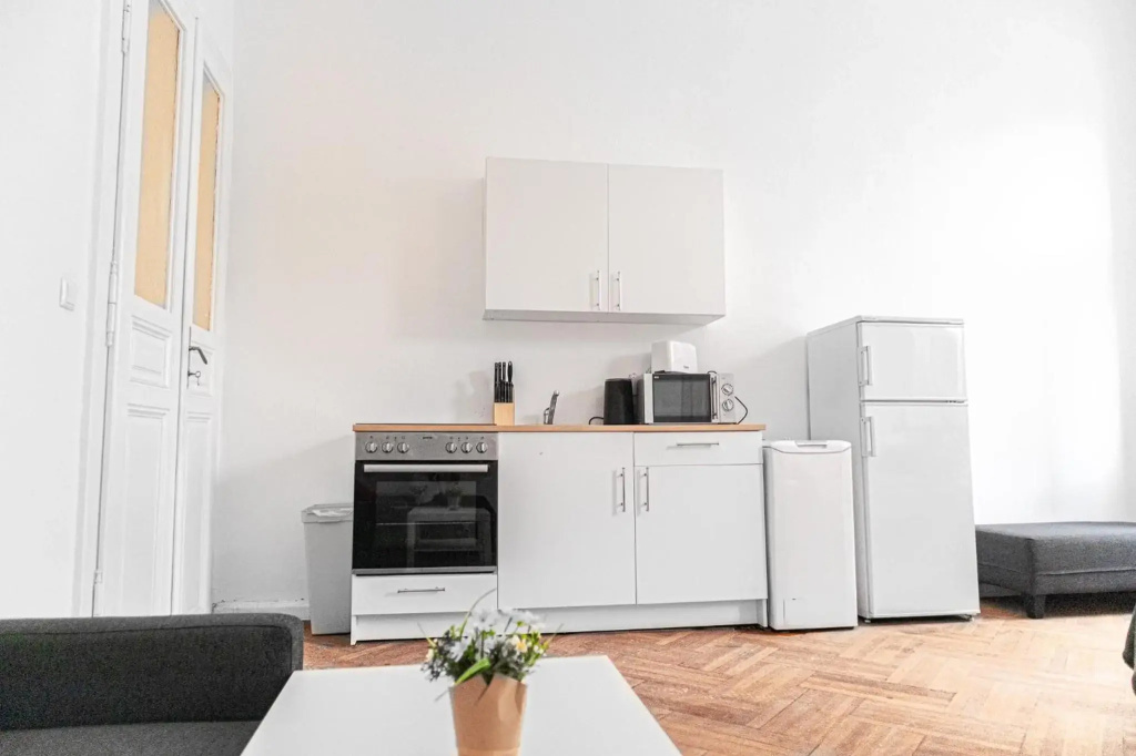Joyful Apartments at Superb Location near AKH Hospital
