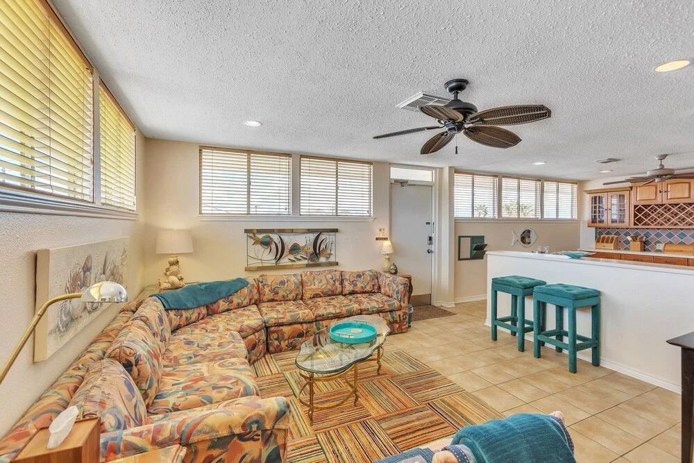 Relax At The Retreat On 62nd Street 2 Bedroom Apts by Redawning