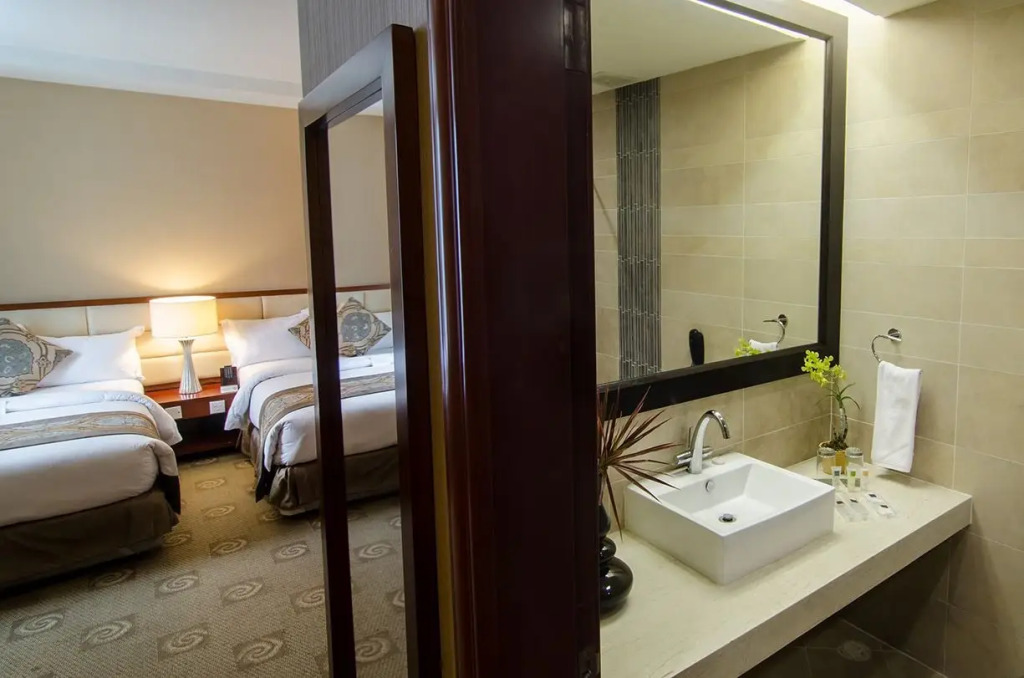 The Avenue Plaza Hotel