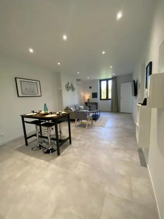 T3 2 chambres-centre-ville Place d'Armes Clim-Wifi