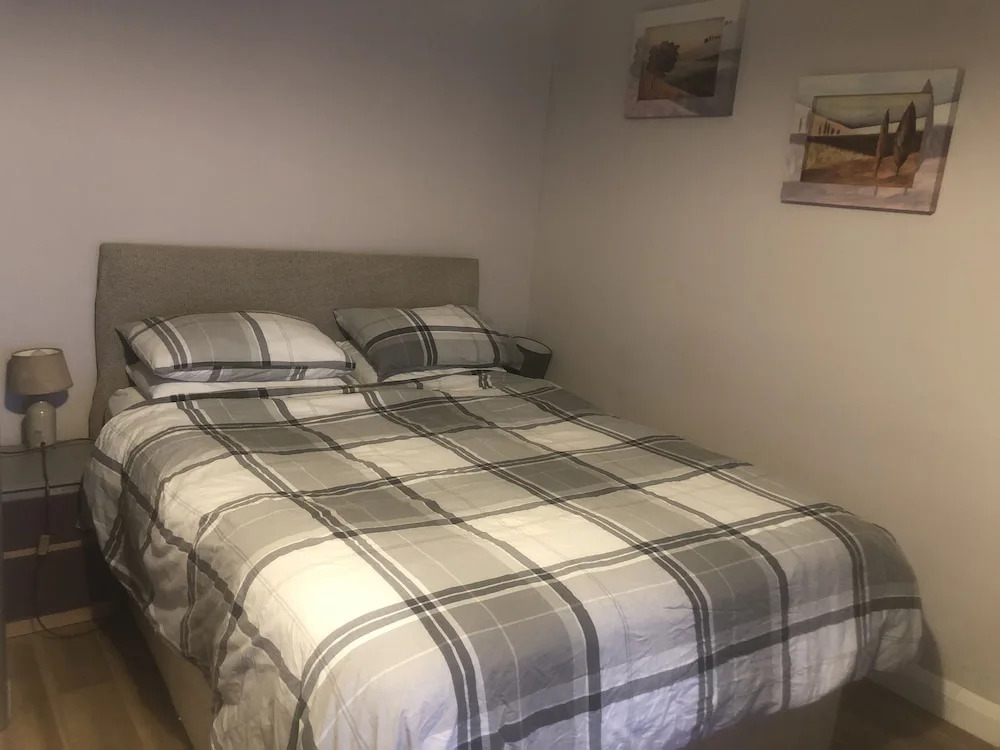 Superb Apartment With Sky Glass TV and Netflix