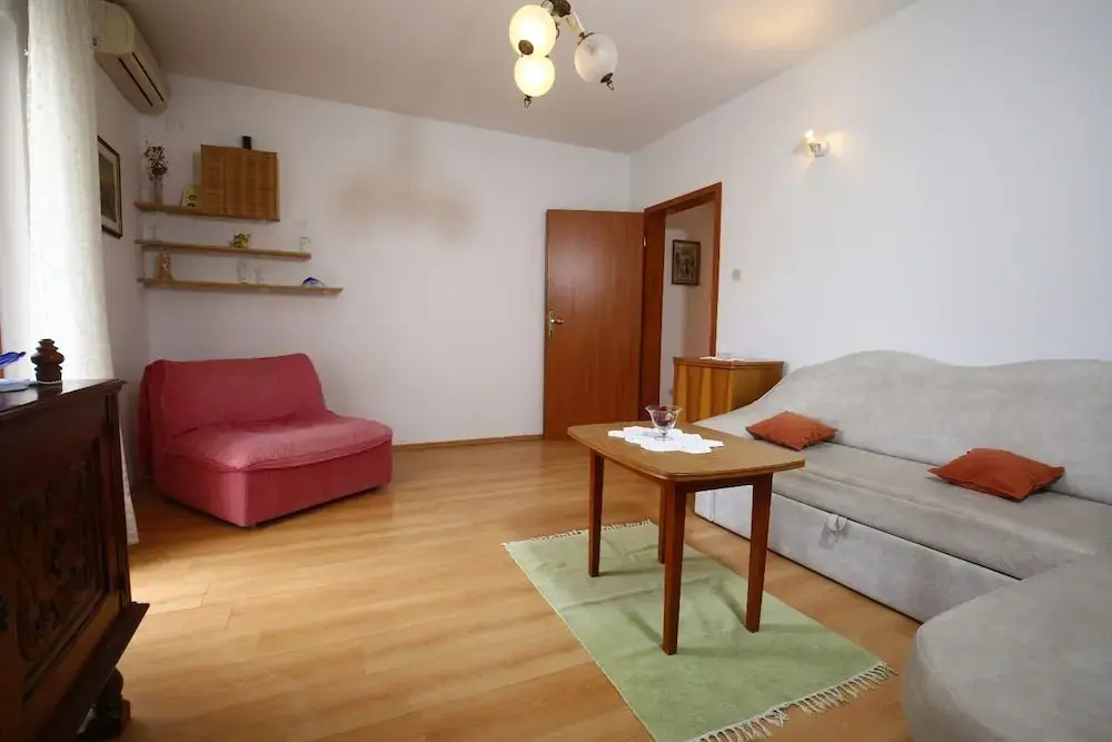 Neda - Perfect Location & Free Parking - A3