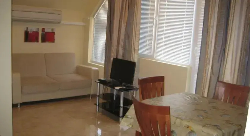 Ahinora Apartments