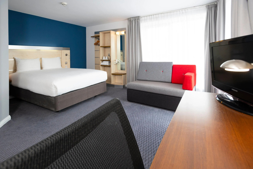 Holiday Inn Express Swindon City Centre by IHG