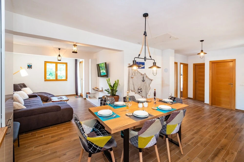 A3 - Beautiful Seafront apt w. Magnificent View