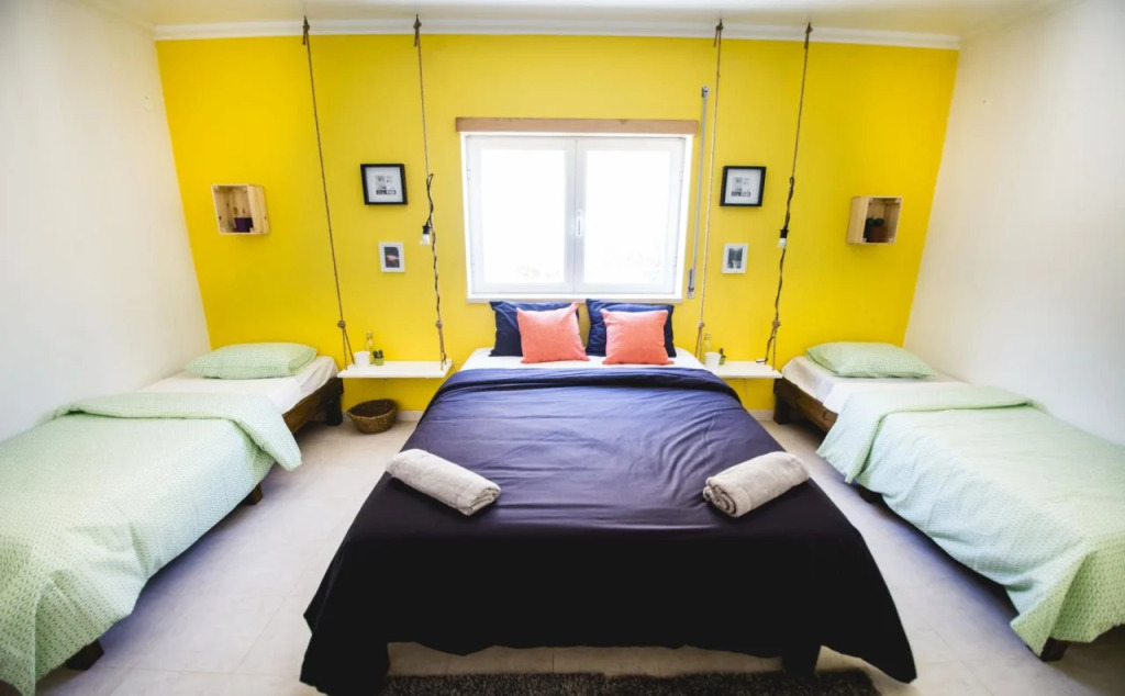 Pineapple Surf House