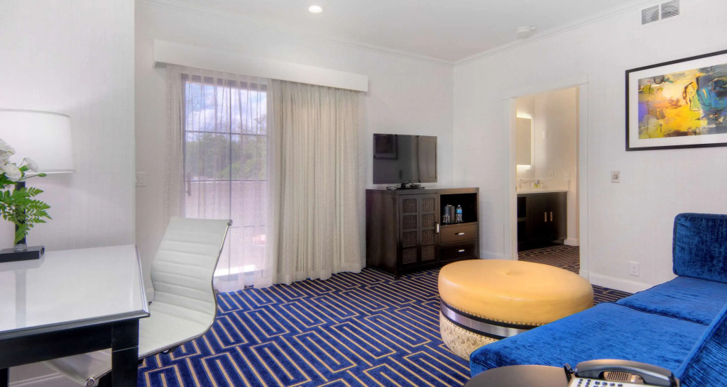 Best Western Plus Palm Court Hotel