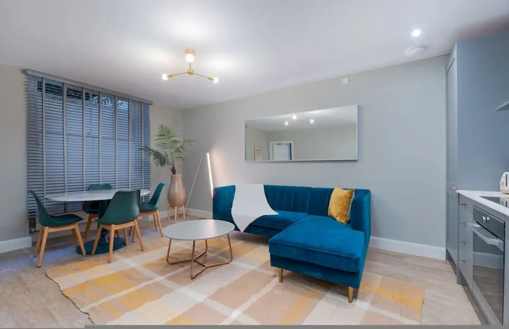 Stylish Hyde Park Apartment PS2