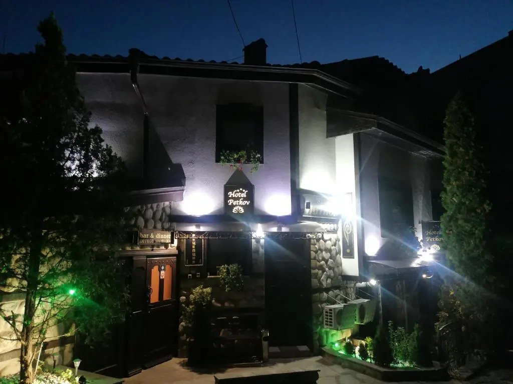 Petkov Family Hotel - Self check-in