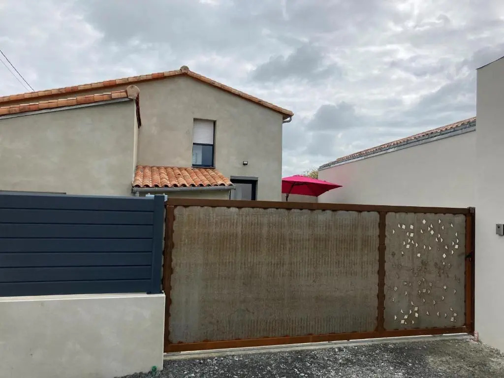 Maison calme, rénovée, proche Clisson - 3 chambres, terrasses, jardin, pétanque, stationnement privé - FR-1-306-1208