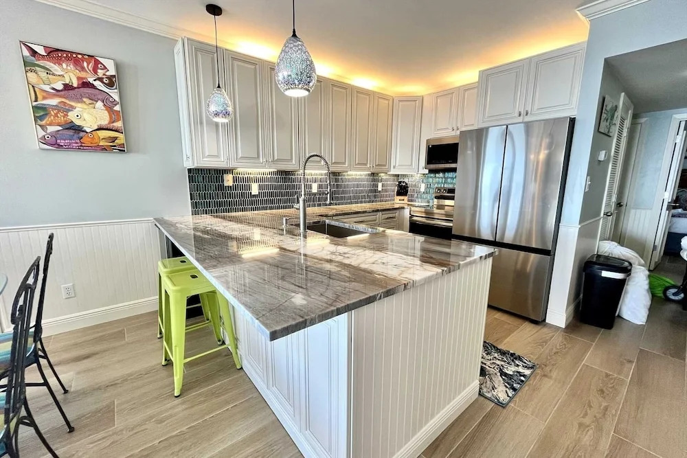 Shoalwater 1106 3 Bedroom Condo by RedAwning