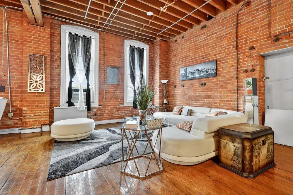 Huge 'man Cave' 2 Mins From Downtown Detroit 1 Bedroom Apts