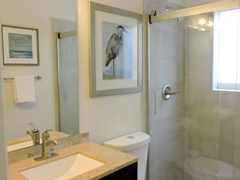 Malibu House 4/3 FOR 10, Close to Beaches, Pool