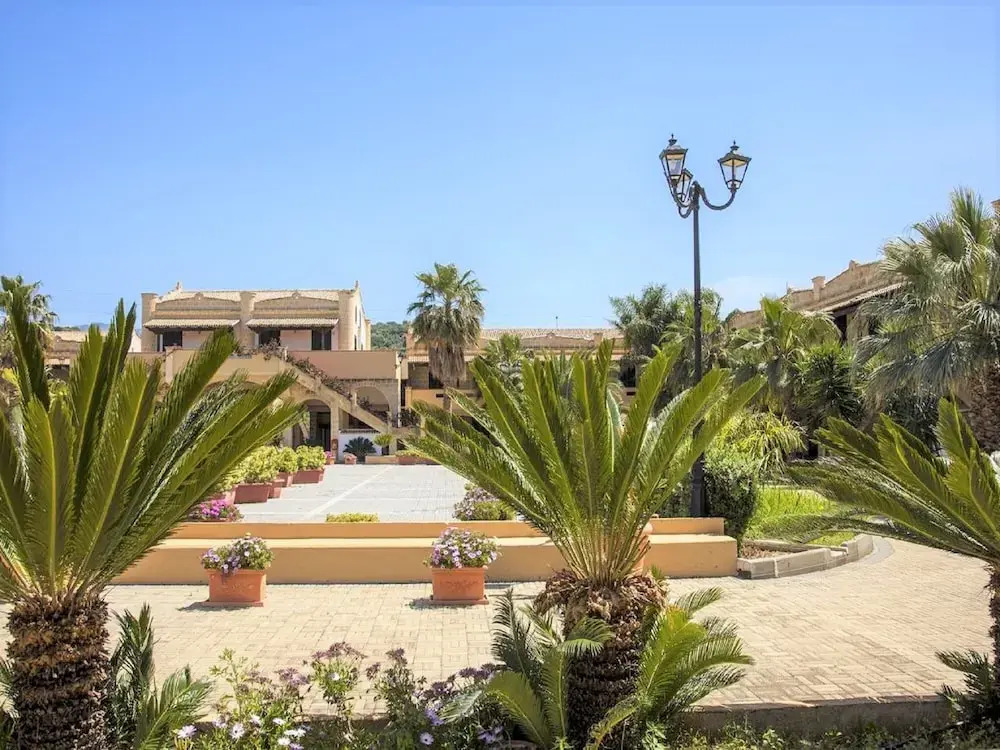 Spacious Aparyment in Campofelice di Roccella with Pool