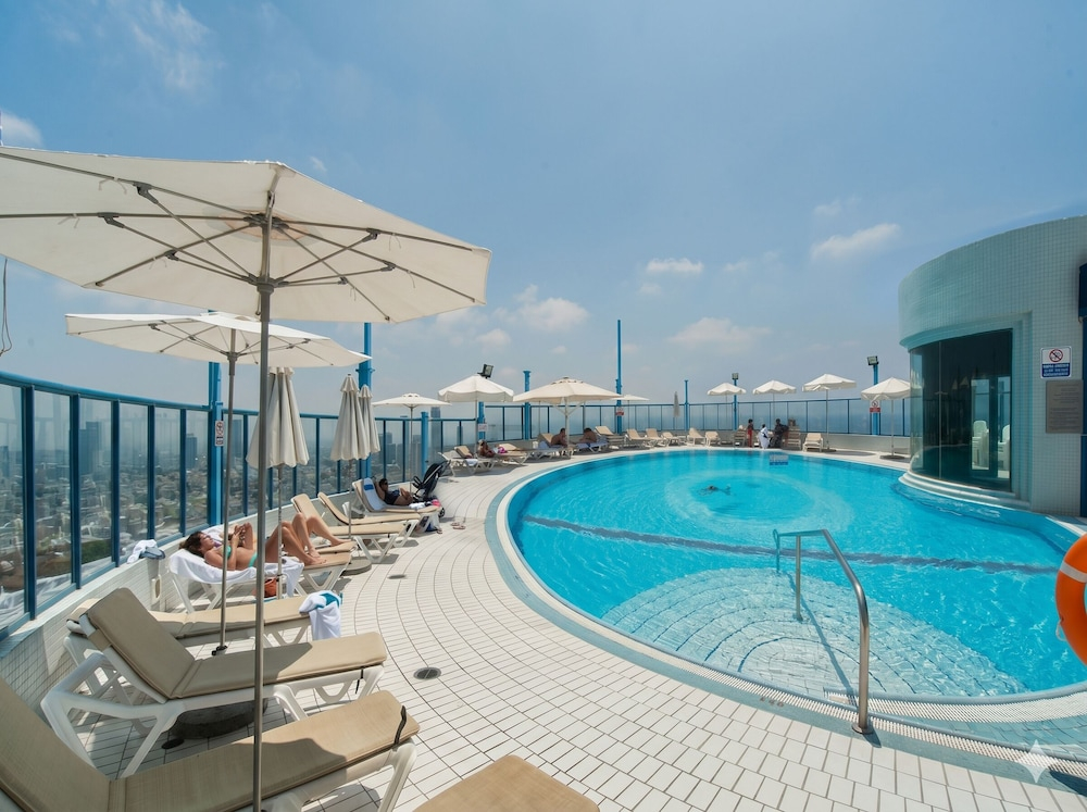 Panoramic Sea View Over Beach w Balcony
