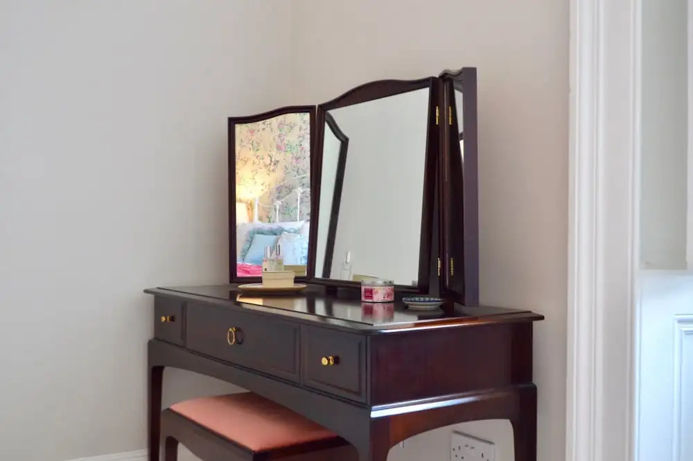 Traditional 2 Bedroom Edinburgh Apartment