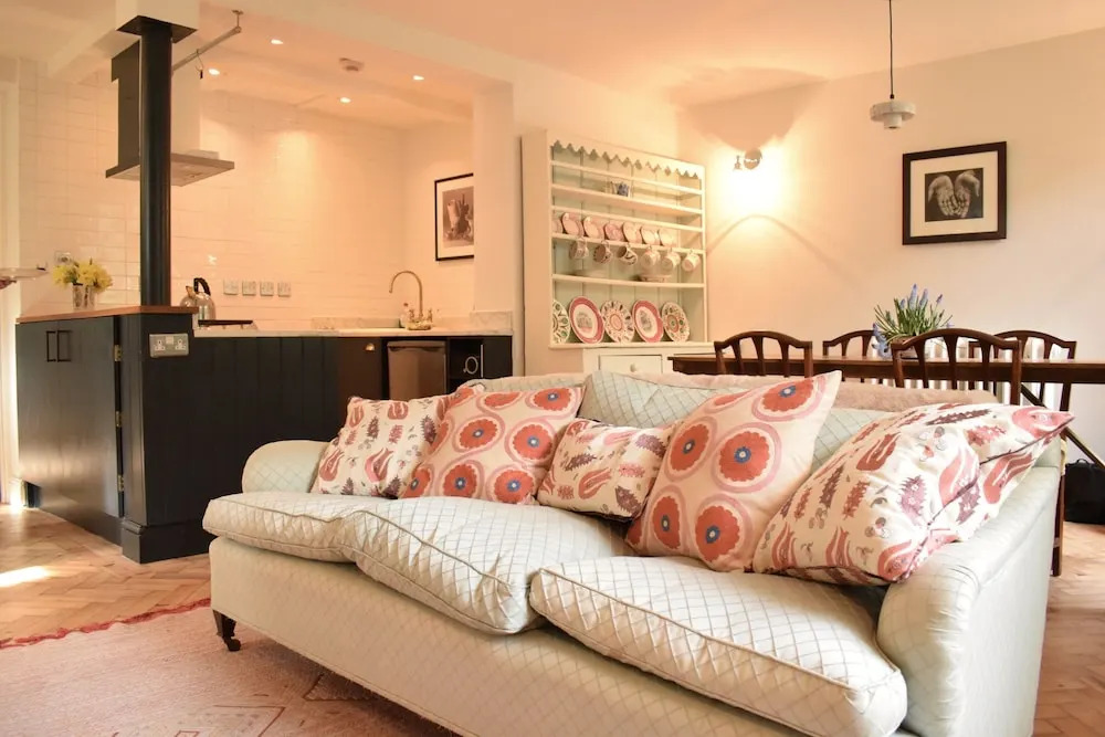 1 Bedroom Chelsea Flat With Communal Garden