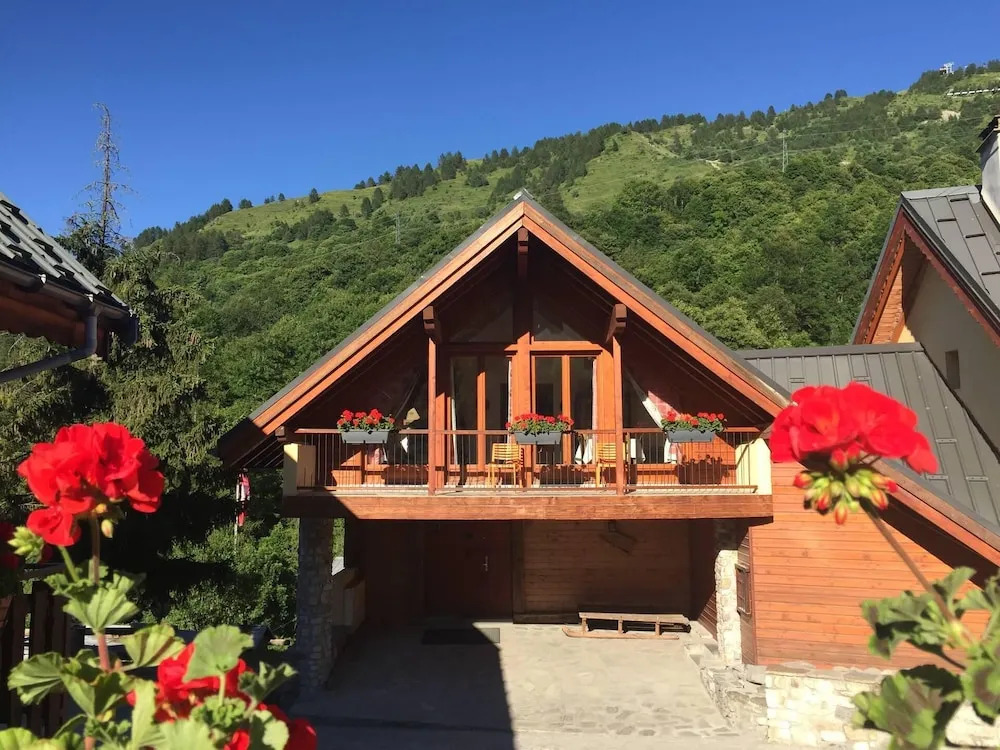 Fermes DU Planet N°4 : Chalet 12 Personnes / Chalet 12 People