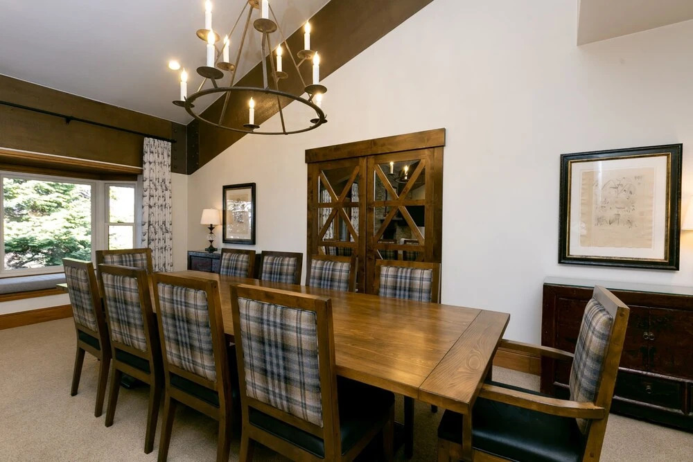 Luxury Four Bedroom Multi-Level Townhouse with Hot Tub