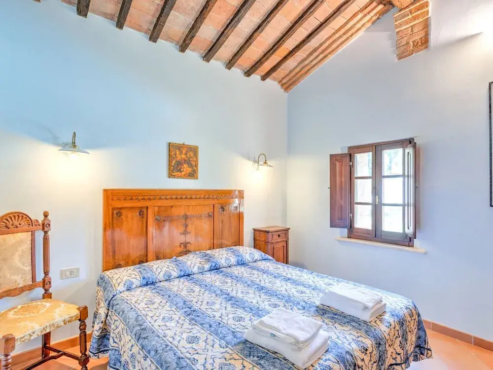 Attractive Farmhouse in Montalcino with Terrace